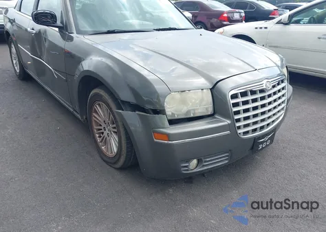 2010 Chrysler 300 Touring/Signature Series/Executive Series from USA, damaged, VIN 2C3CA5CV2AH195499